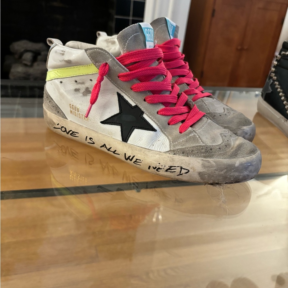 GOLDEN GOOSE